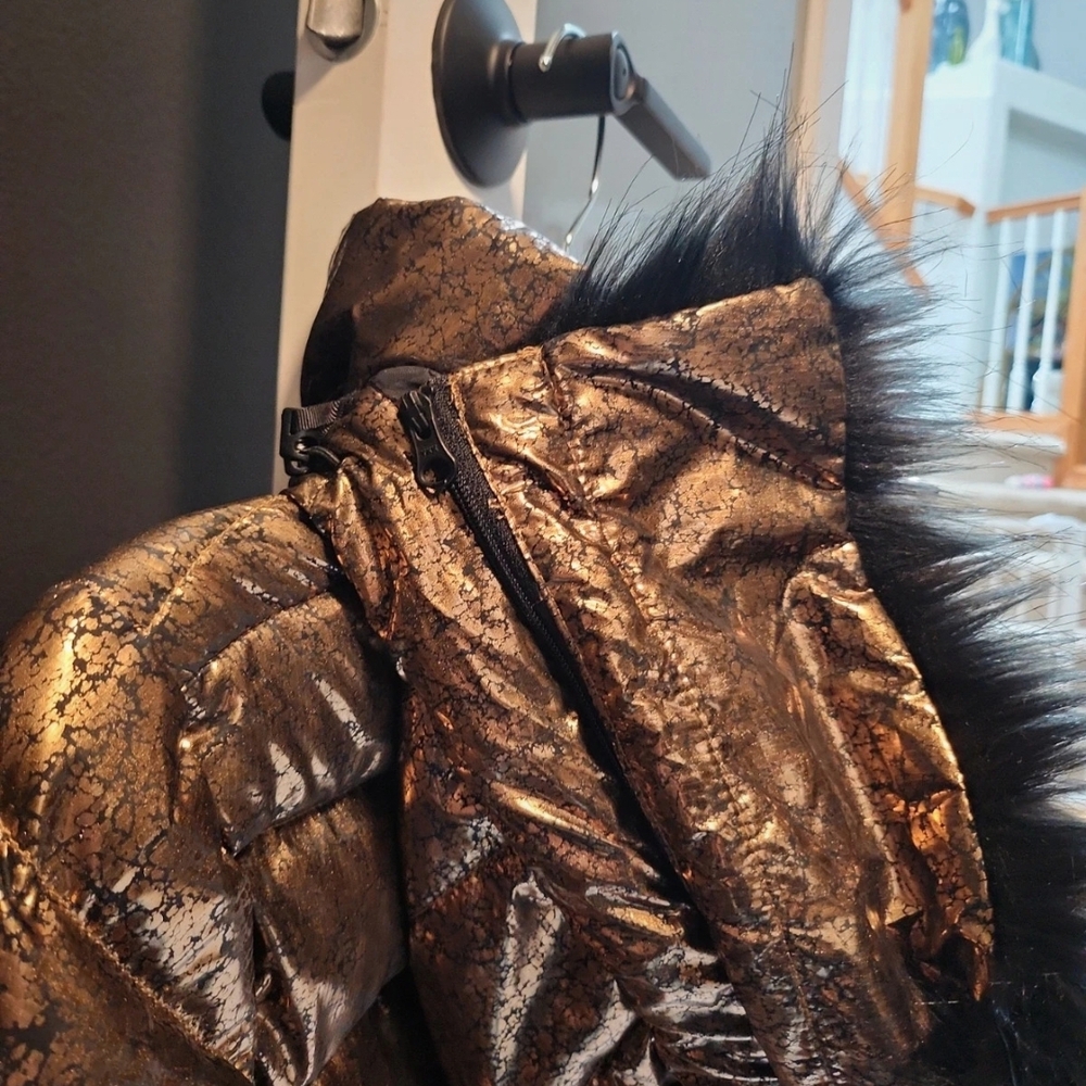 Metallic Gold Puffer Jacket - Picture 5 of 10